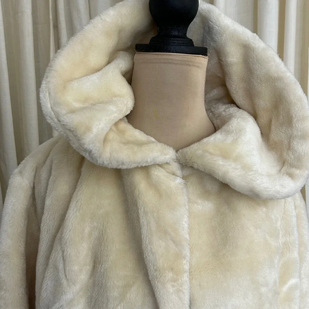Vintage 1960s Ivory Faux Fur‎ Cropped Jacket S Shawl Collar ILGWU Union Made USA